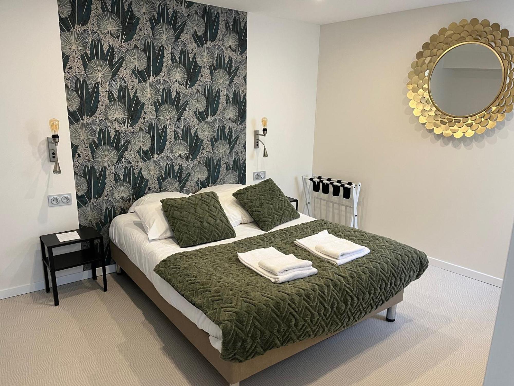 Hotel Le Saint Patrice Байо Екстериор снимка