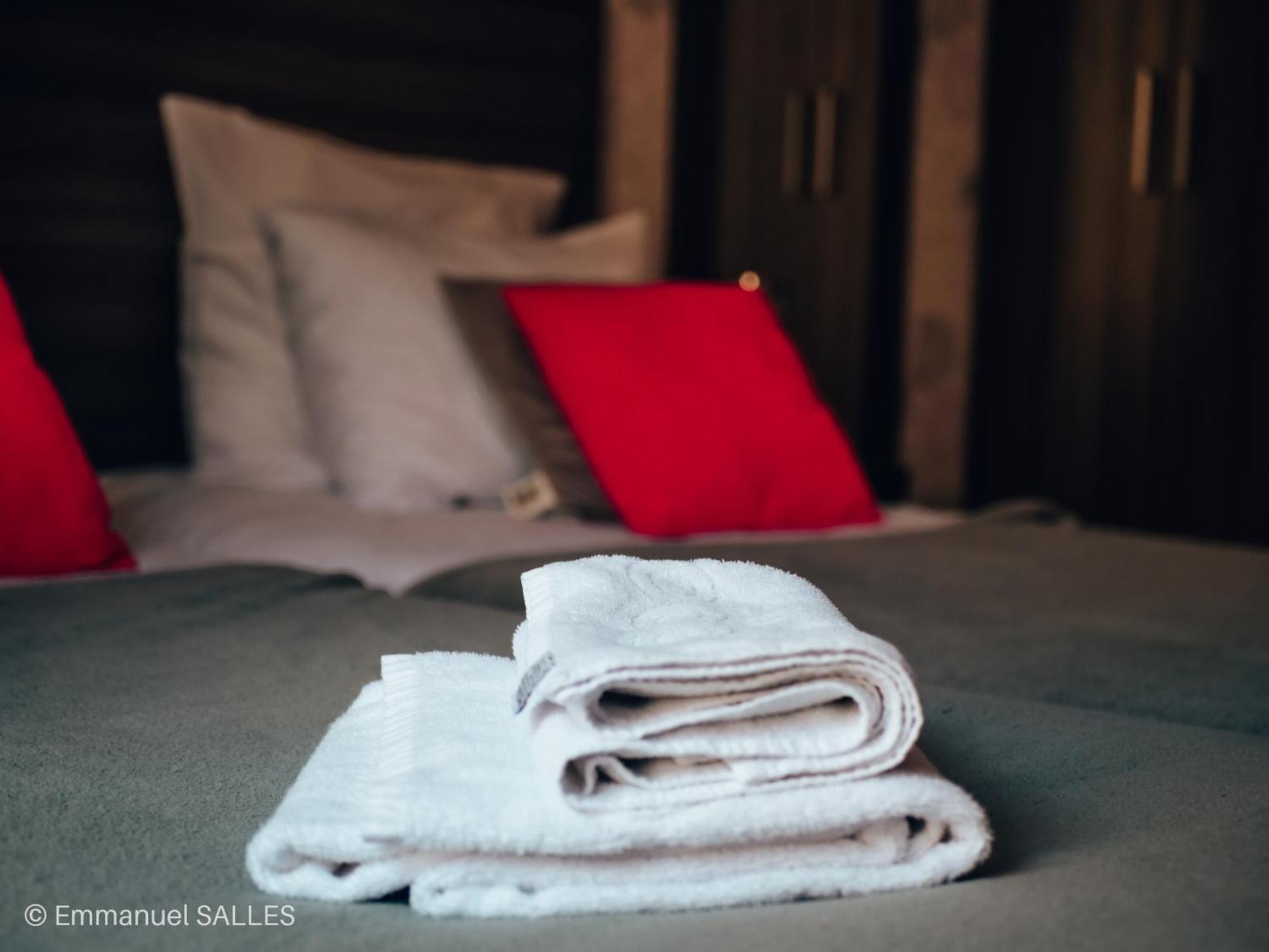 Hotel Le Saint Patrice Байо Екстериор снимка